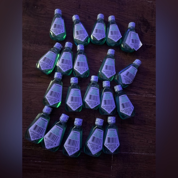 Scope Crest mouthwash travel size lot of 20 bottles NEW - Picture 2 of 3